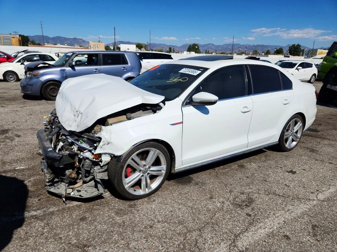 Vue de 2017 VOLKSWAGEN JETTA GLI, angle 1