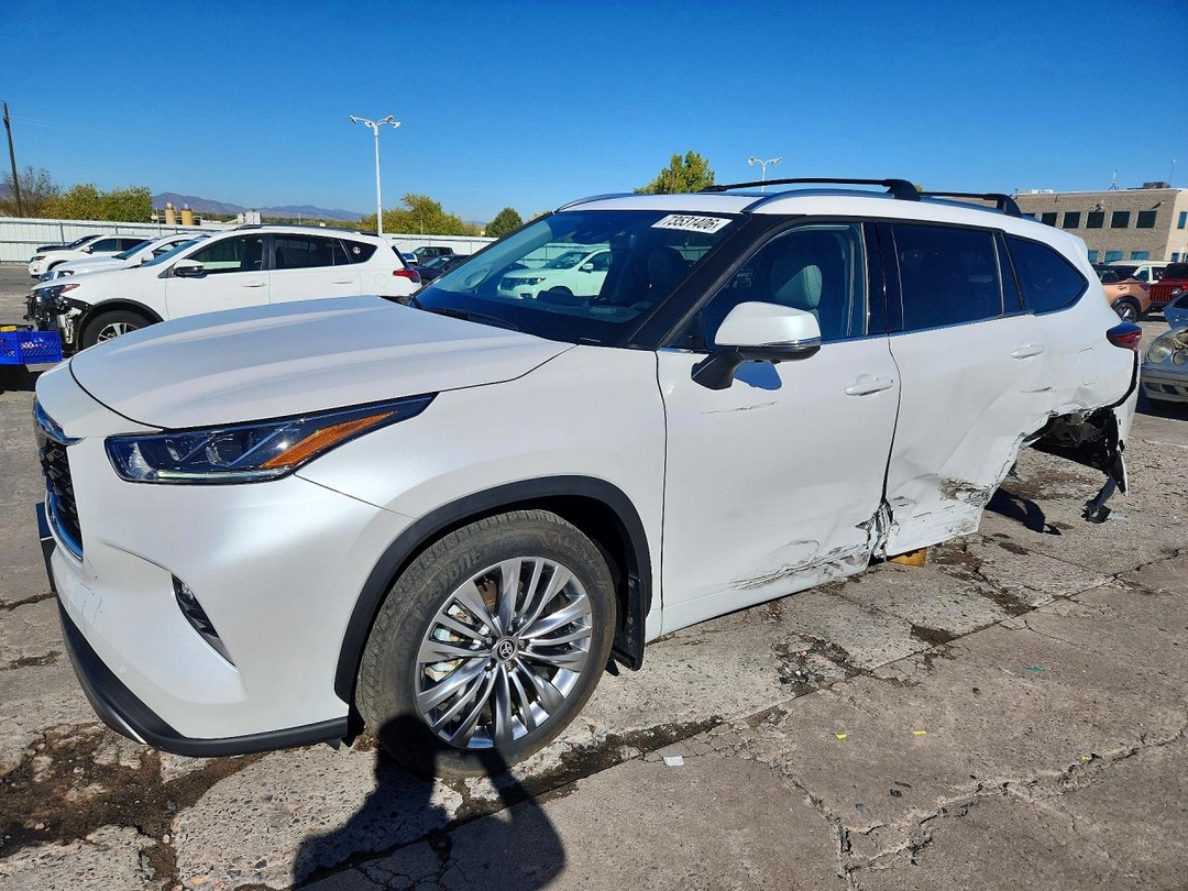 منظر 2025 TOYOTA HIGHLANDER PLATINUM، زاوية 1
