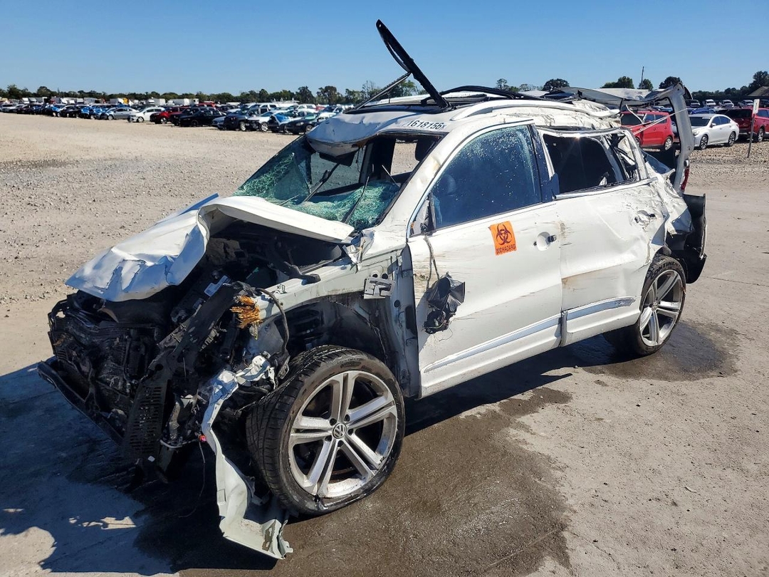 Vista de 2014 VOLKSWAGEN TIGUAN S, ángulo 1