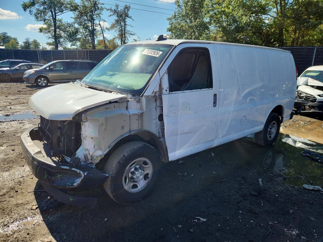 منظر 2017 CHEVROLET EXPRESS G3500، زاوية 1