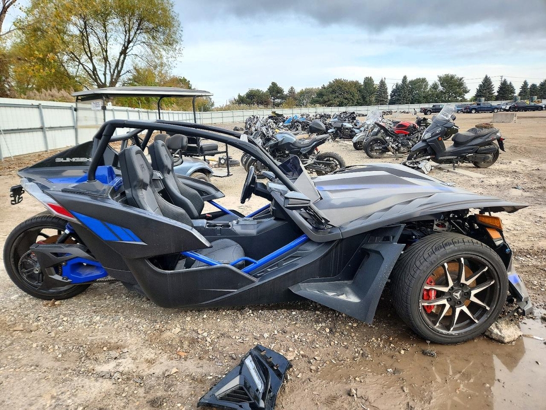 Vue de 2023 POLARIS SLINGSHOT R, angle 1