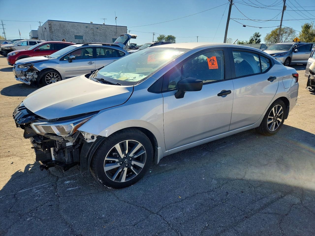 Вид 2024 NISSAN VERSA S, угол 1