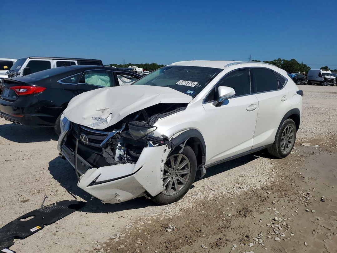 Vue de 2017 LEXUS NX 200T BASE, angle 1