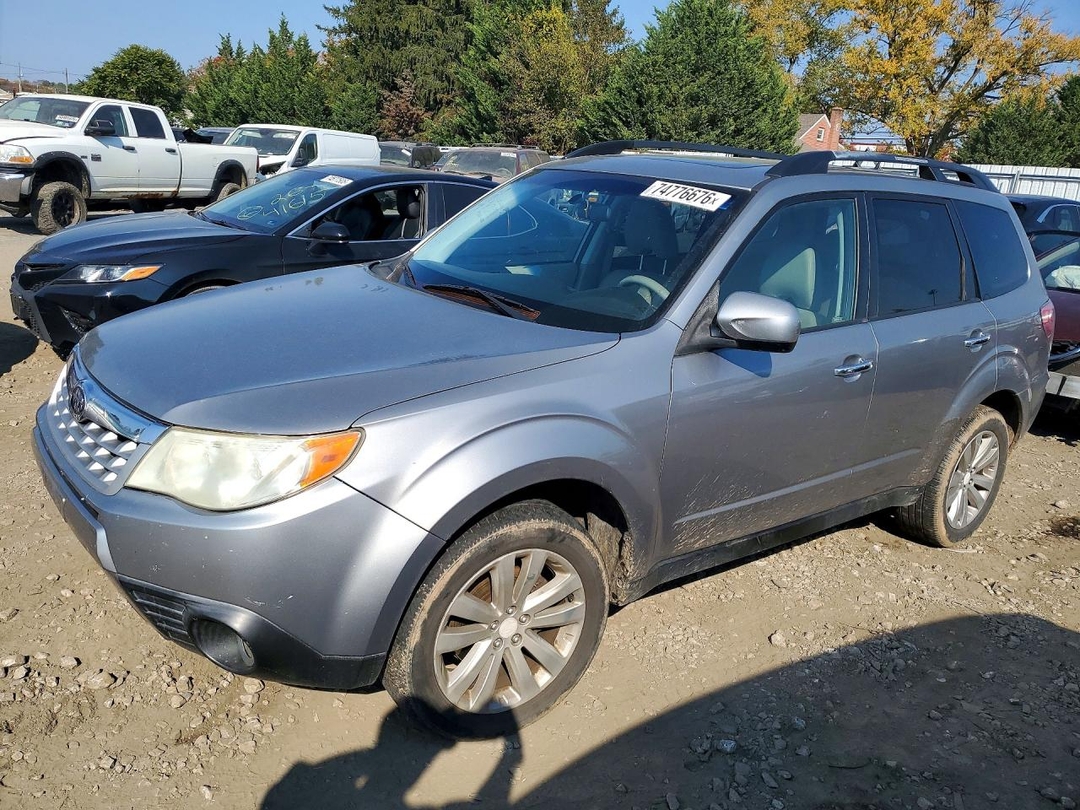 منظر 2011 SUBARU FORESTER LIMITED، زاوية 1