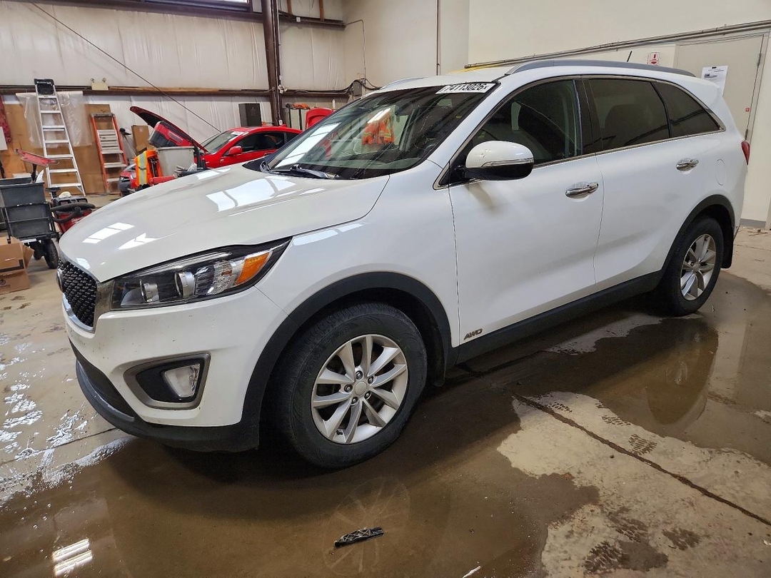 Vue de 2016 KIA SORENTO LX, angle 1