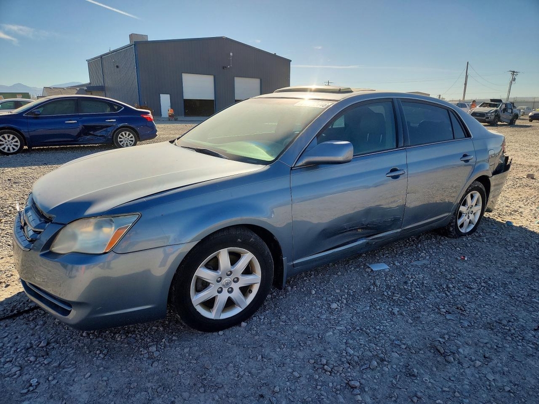 Вид 2006 TOYOTA AVALON XL, угол 1