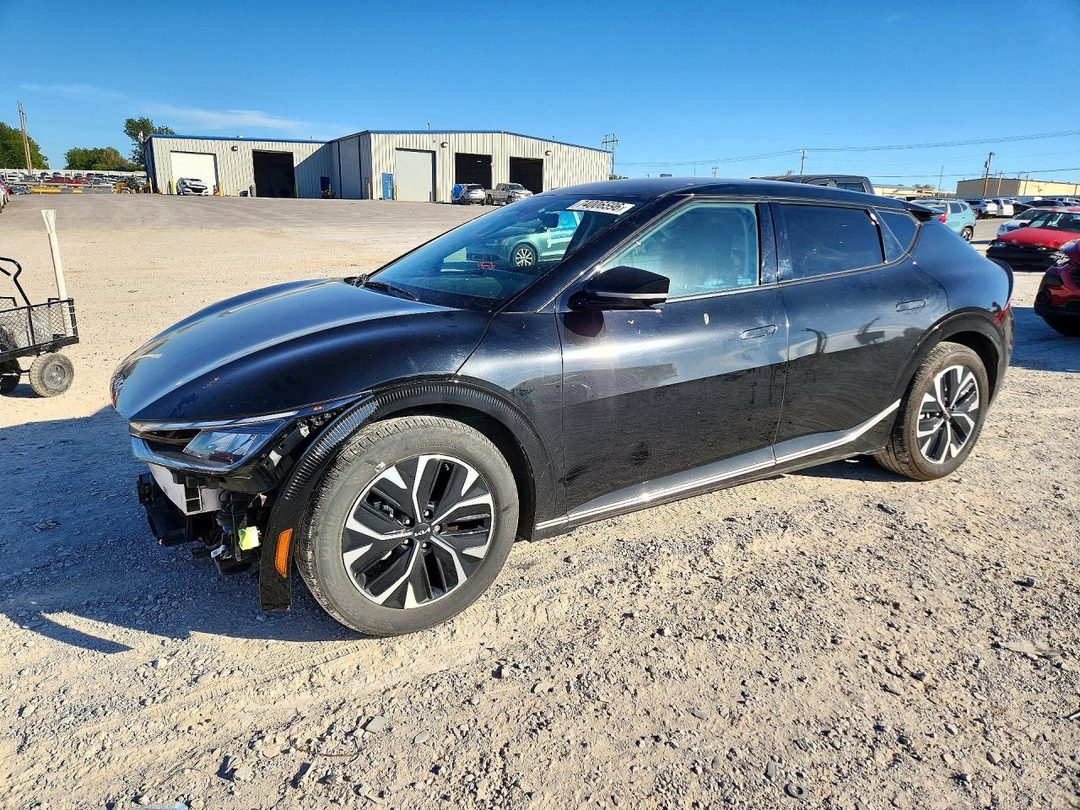 Vue de 2022 KIA EV6 WIND, angle 1