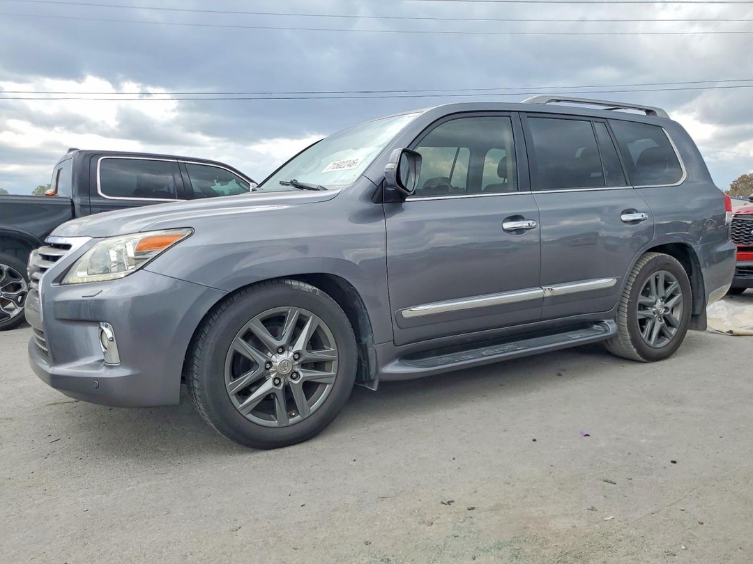 Vista de 2013 LEXUS LX 570, ángulo 1