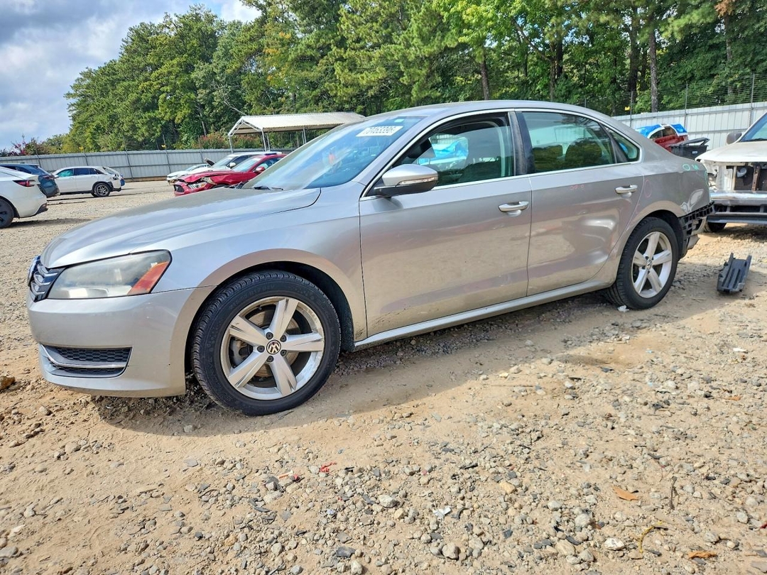 Vue de 2012 VOLKSWAGEN PASSAT SE, angle 1
