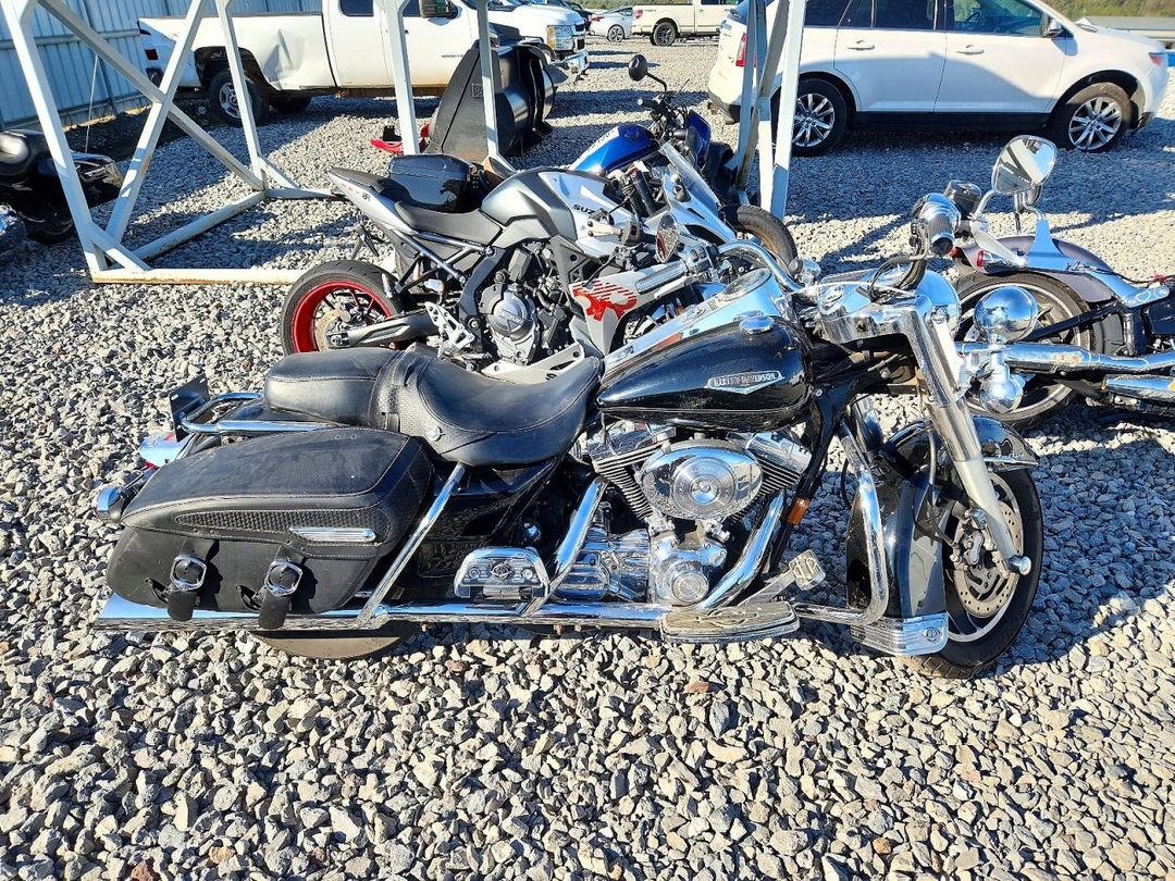 Vue de 2005 HARLEY-DAVIDSON FLHRCI, angle 1