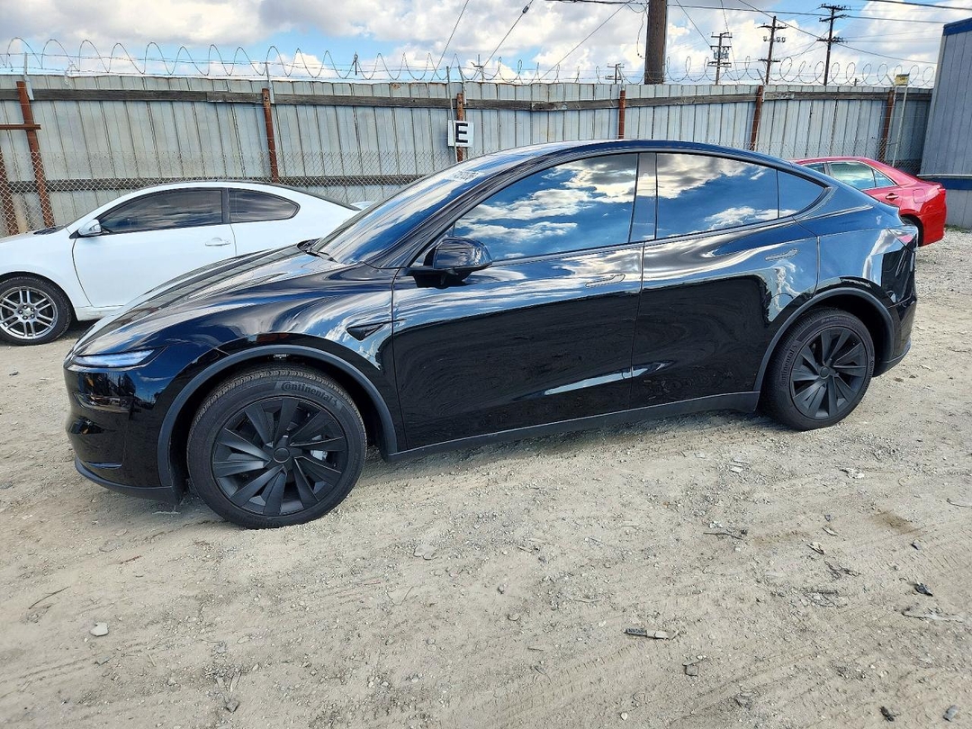 منظر 2026 TESLA MODEL Y، زاوية 1