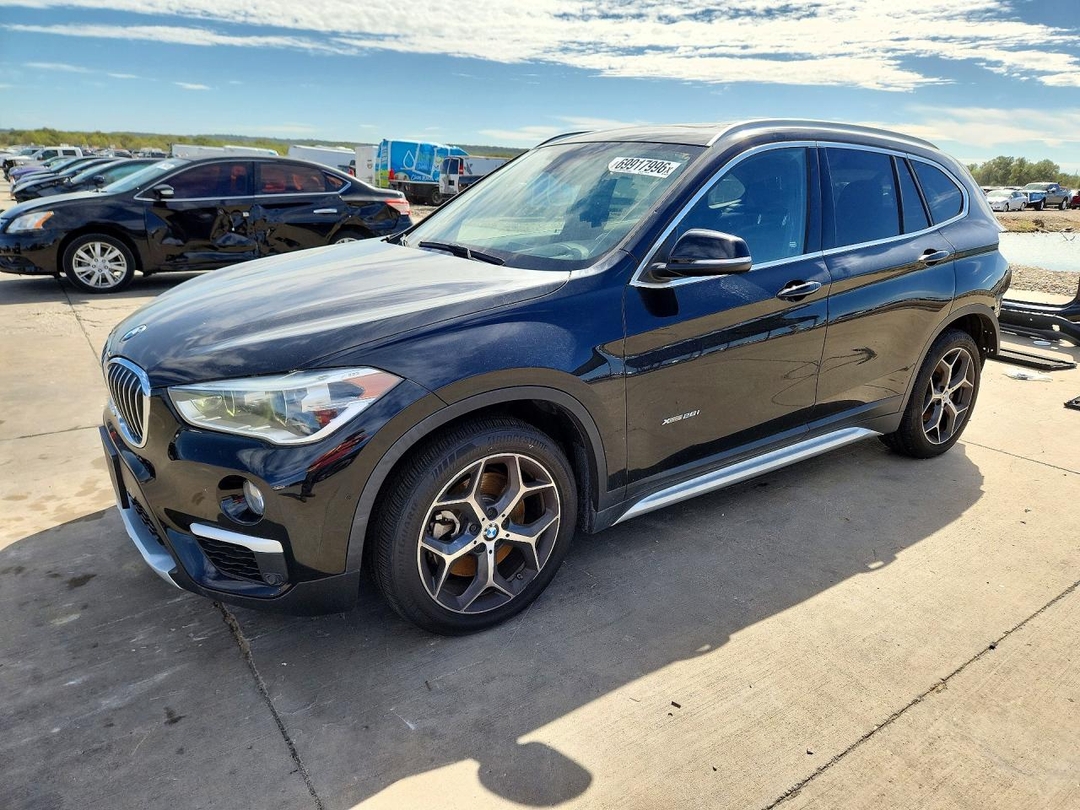 Vue de 2016 BMW X1 XDRIVE28I, angle 1