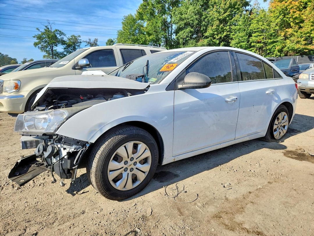 Vue de 2012 CHEVROLET CRUZE LS, angle 1