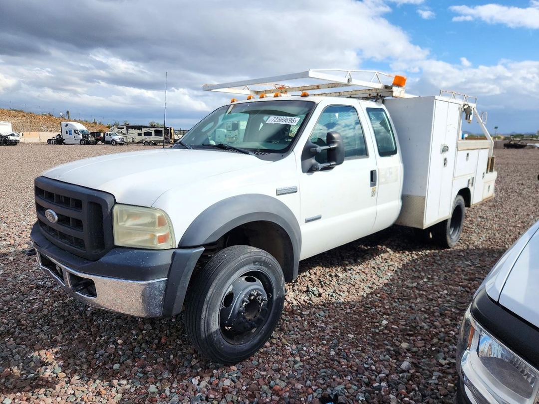 Vue de 2006 FORD F550 SUPER DUTY, angle 1