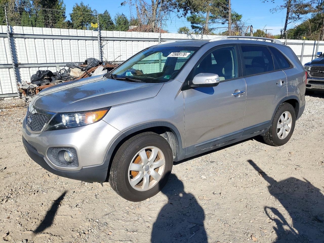 Vista de 2013 KIA SORENTO LX, ángulo 1