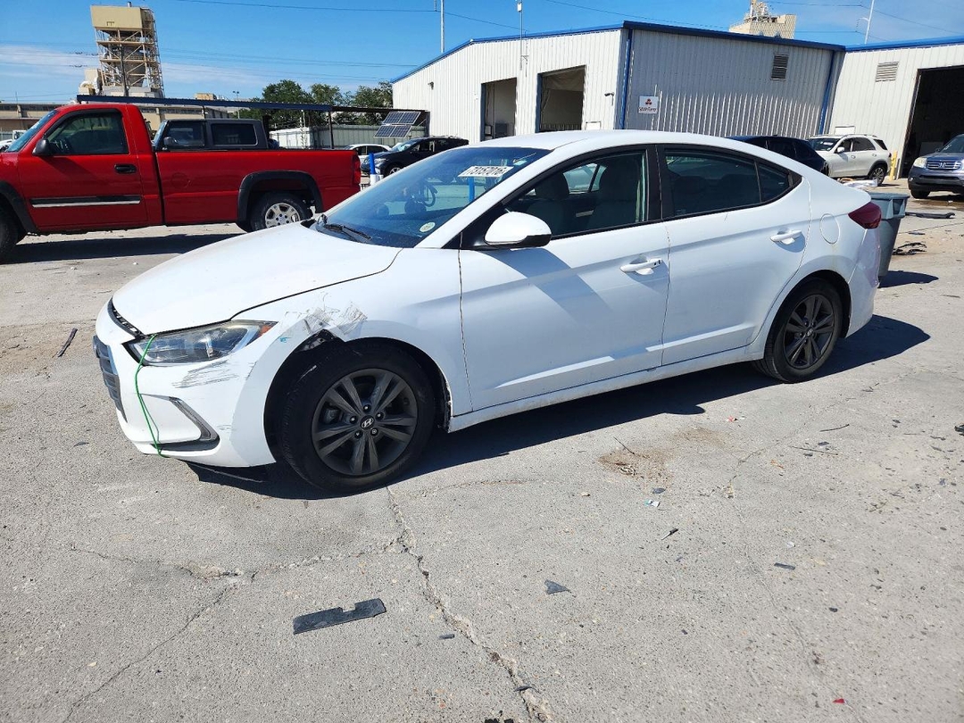 Вид 2017 HYUNDAI ELANTRA SE, угол 1