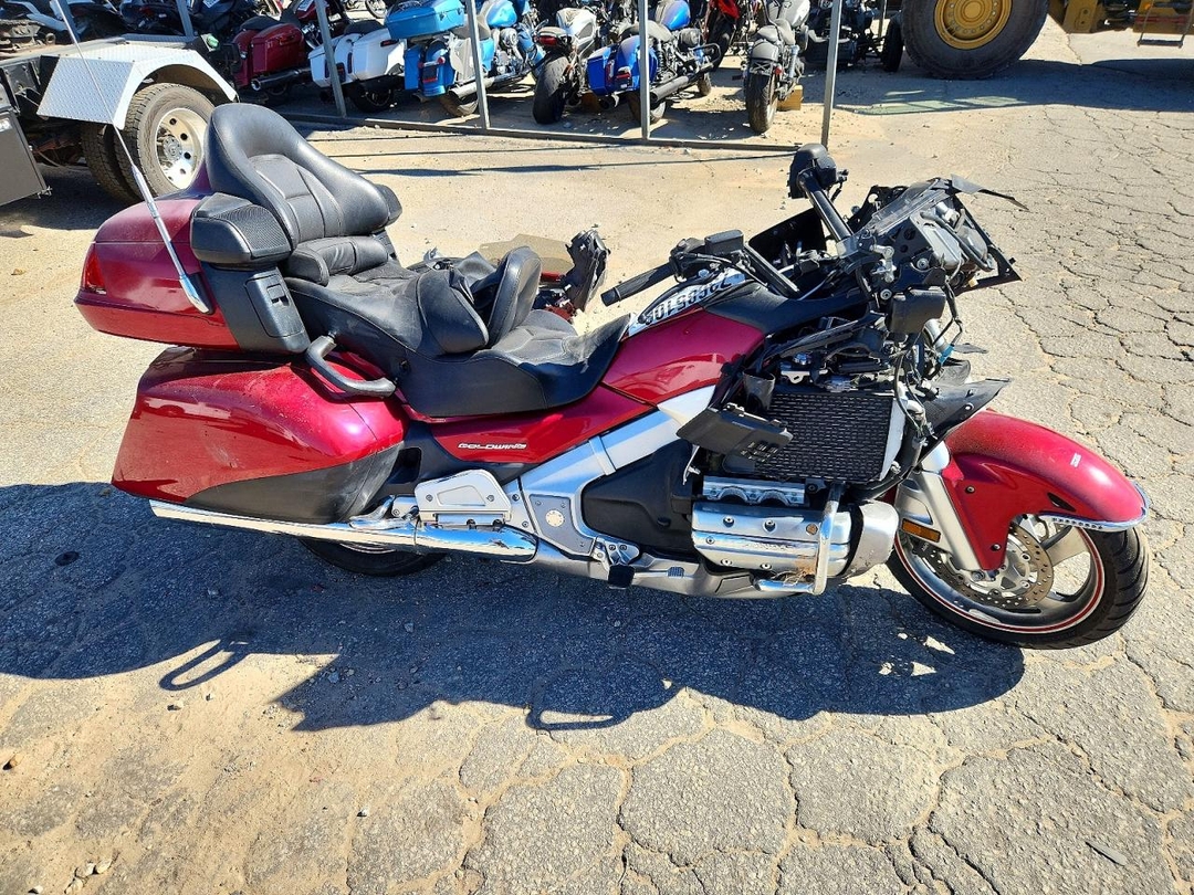 Vue de 2012 HONDA GL1800, angle 1