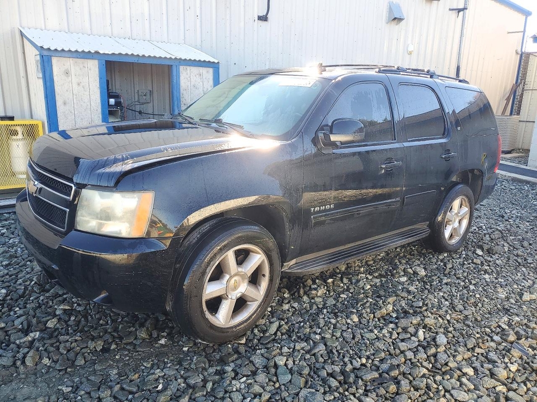 Вид 2011 CHEVROLET TAHOE K1500 LT, угол 1