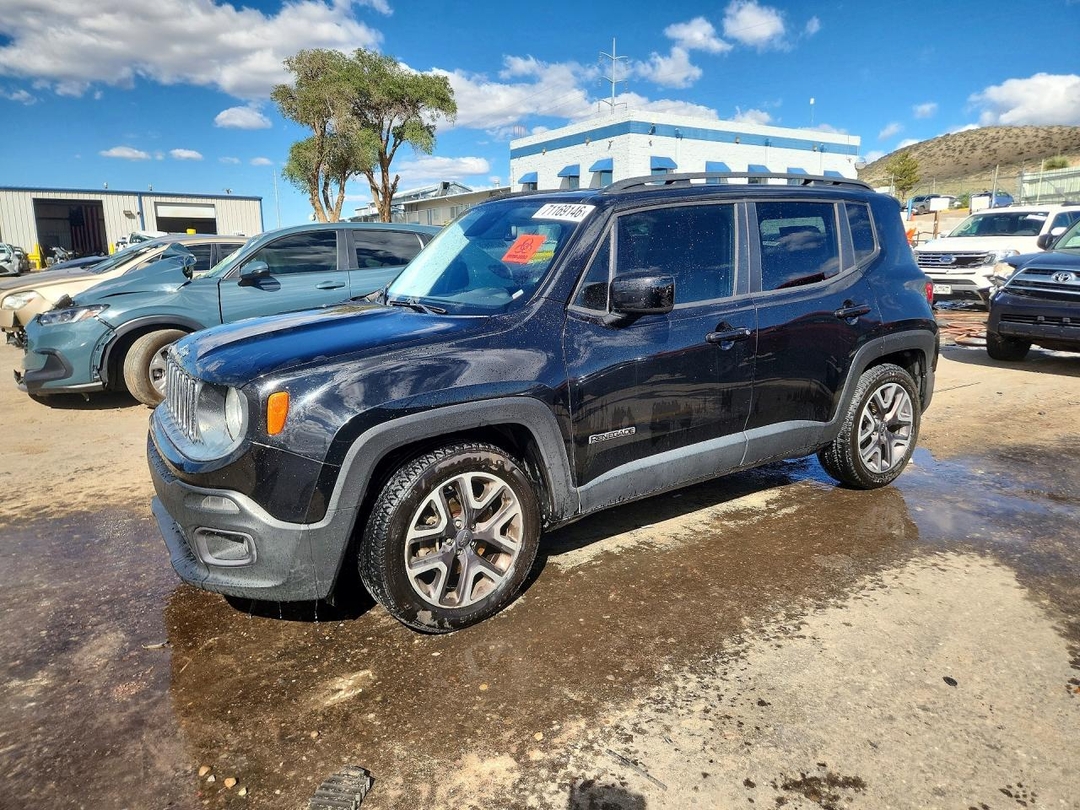 Vue de 2016 JEEP RENEGADE LATITUDE, angle 1