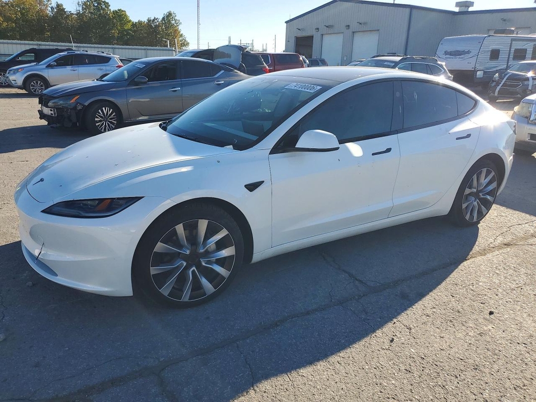 منظر 2026 TESLA MODEL 3، زاوية 1