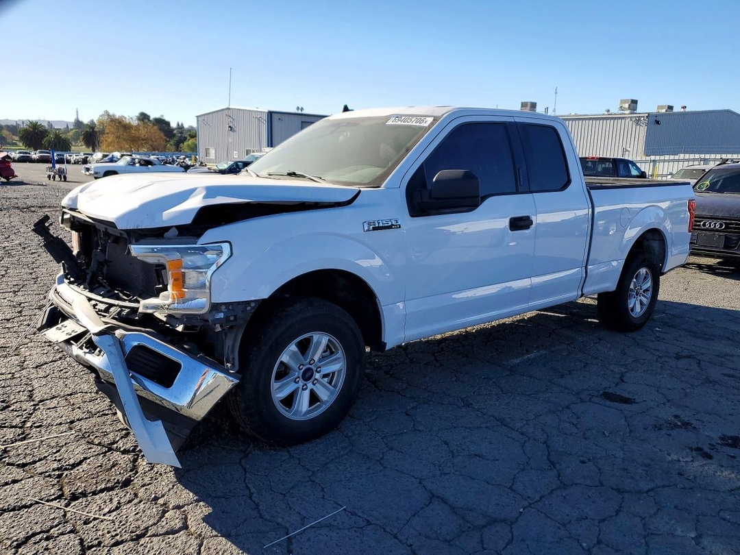 Vue de 2019 FORD F150 SUPER CAB, angle 1