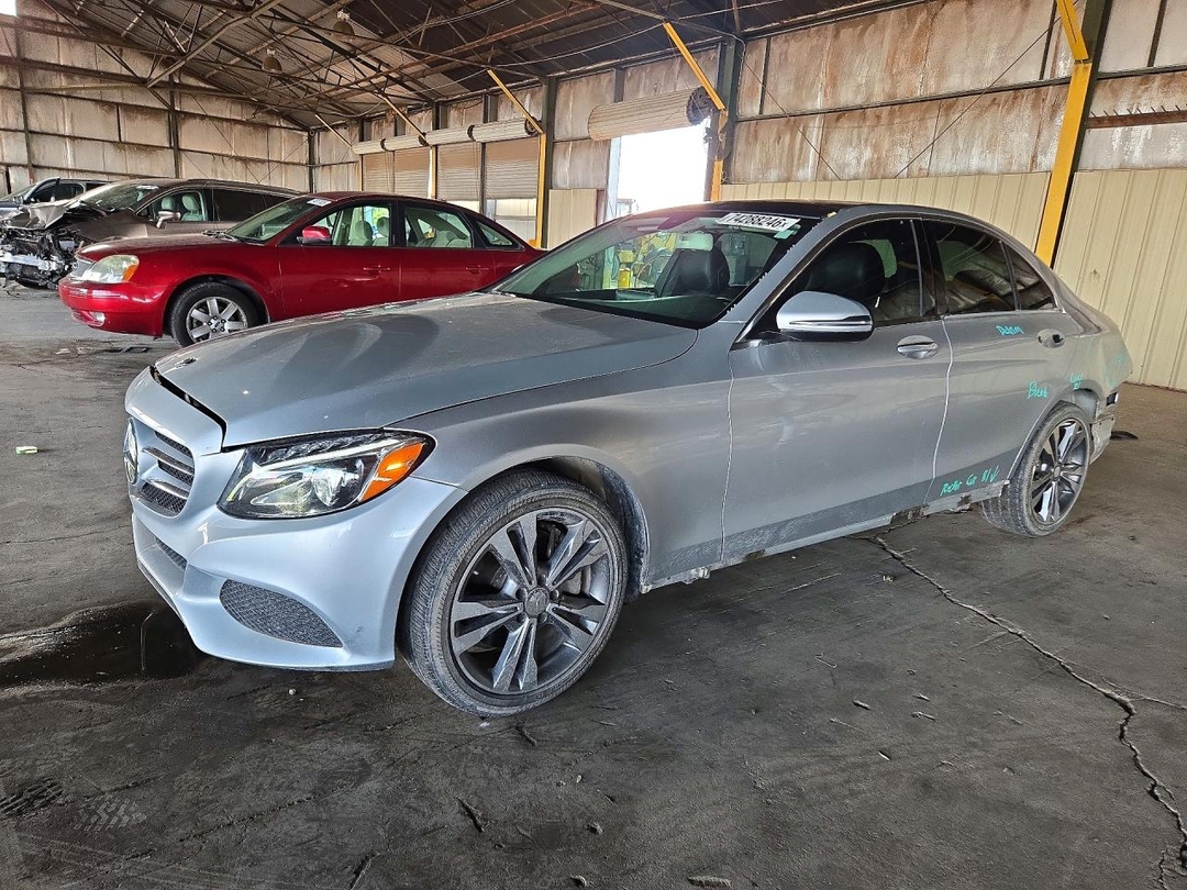 Vue de 2016 MERCEDES-BENZ C 300 4MATIC, angle 1