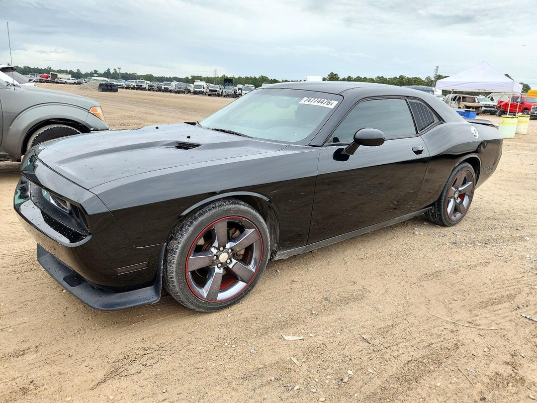 Vue de 2012 DODGE CHALLENGER SXT, angle 1
