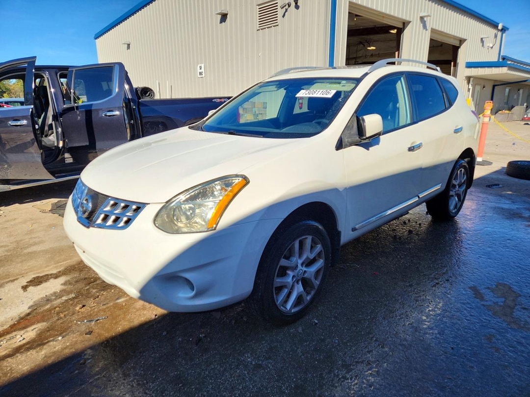 Vue de 2013 NISSAN ROGUE S, angle 1