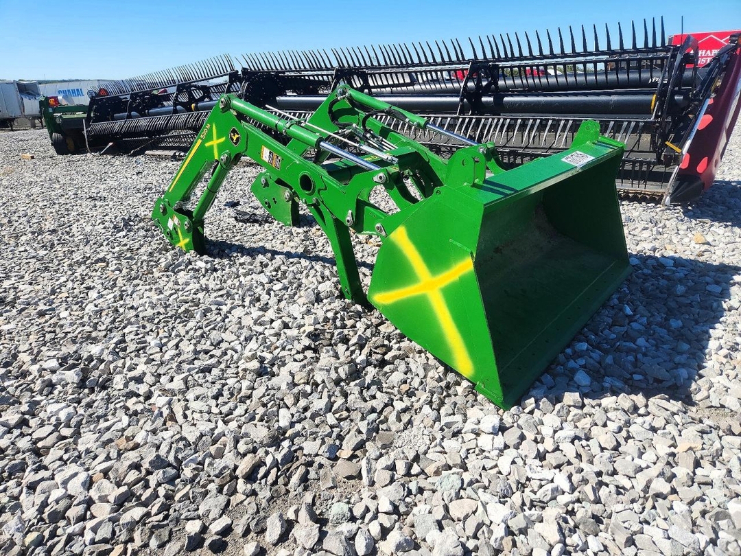 Вид 2024 JOHN DEERE 520M LOADER, угол 1