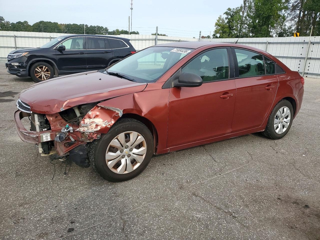منظر 2013 CHEVROLET CRUZE LS، زاوية 1