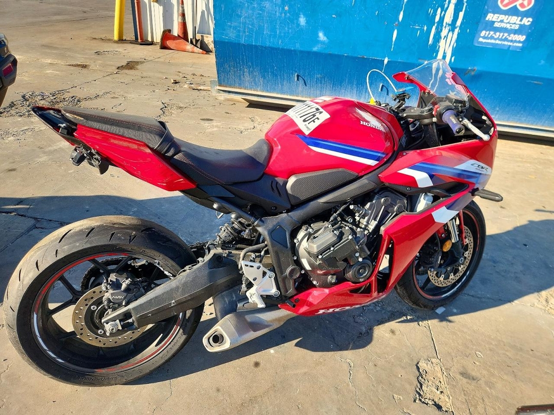 Vista de 2025 HONDA CBR650 RA, ángulo 1