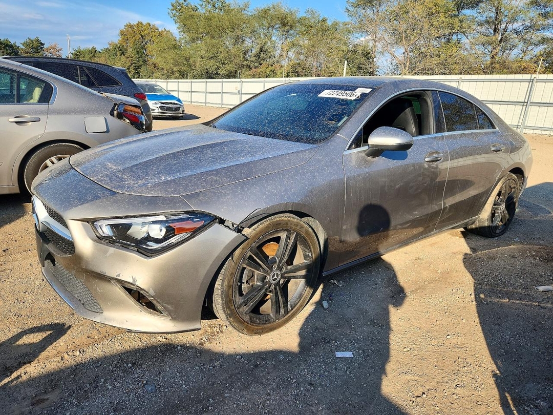 Vue de 2020 MERCEDES-BENZ CLA 250, angle 1