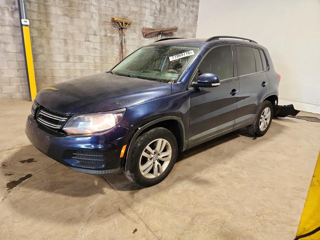 Vista de 2016 VOLKSWAGEN TIGUAN S, ángulo 1