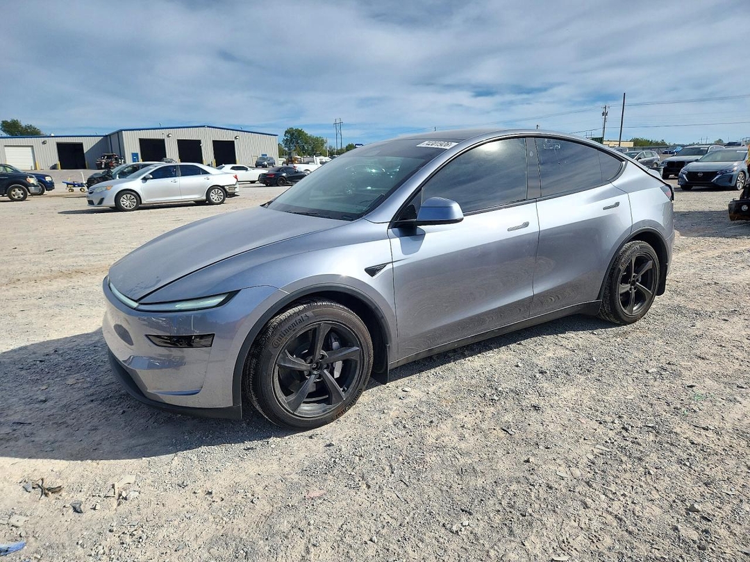 Vue de 2026 TESLA MODEL Y, angle 1