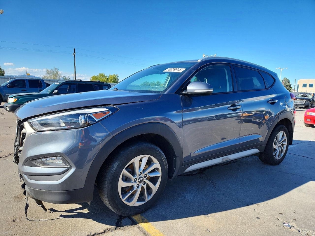 Vue de 2017 HYUNDAI TUCSON SE PLUS, angle 1