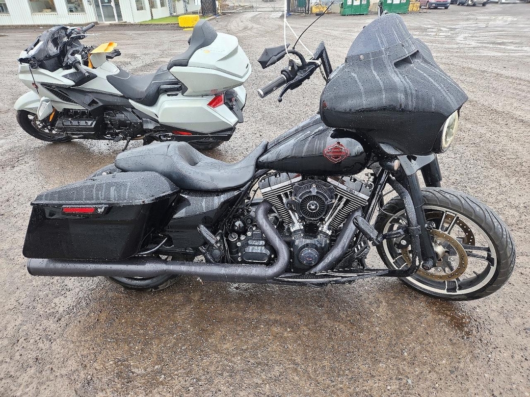 Vedere 2015 HARLEY-DAVIDSON FLHXS STREET GLIDE SPECIAL, unghi 1