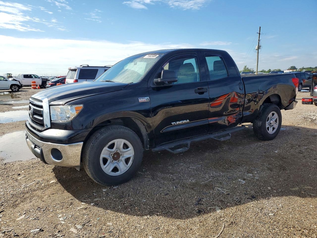 Vue de 2011 TOYOTA TUNDRA DOUBLE CAB SR5, angle 1