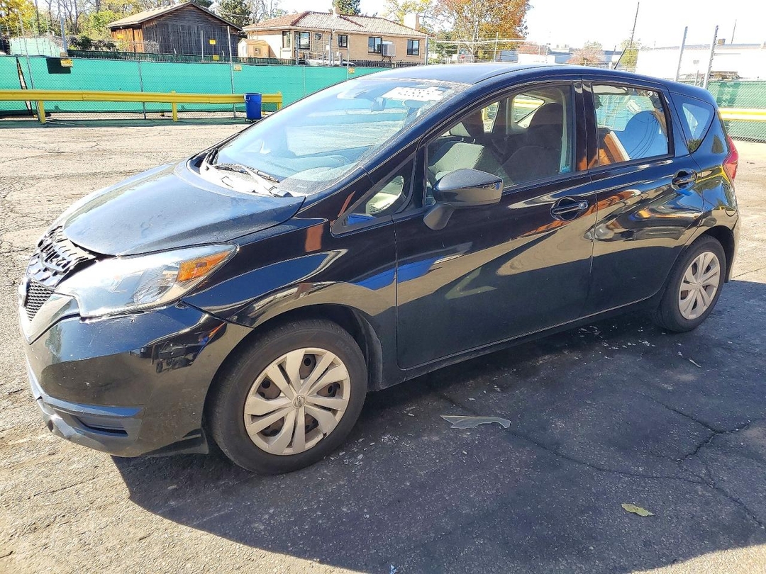 Vista de 2017 NISSAN VERSA NOTE SV, ángulo 1