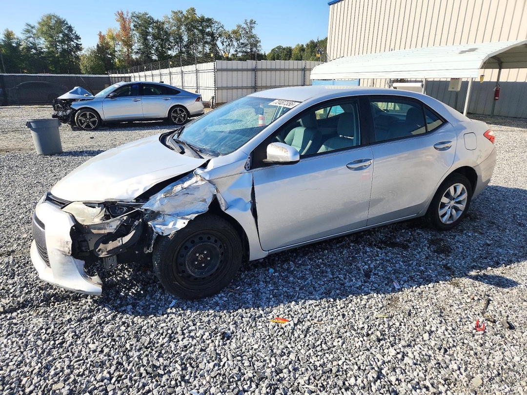 Vista de 2015 TOYOTA COROLLA LE, ángulo 1
