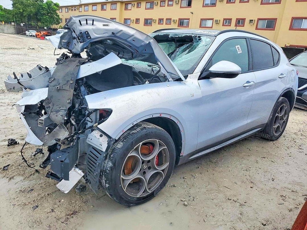 Vista de 2022 ALFA ROMEO STELVIO TI, ángulo 1