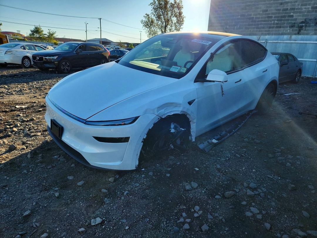 Vista de 2026 TESLA MODEL Y, ángulo 1