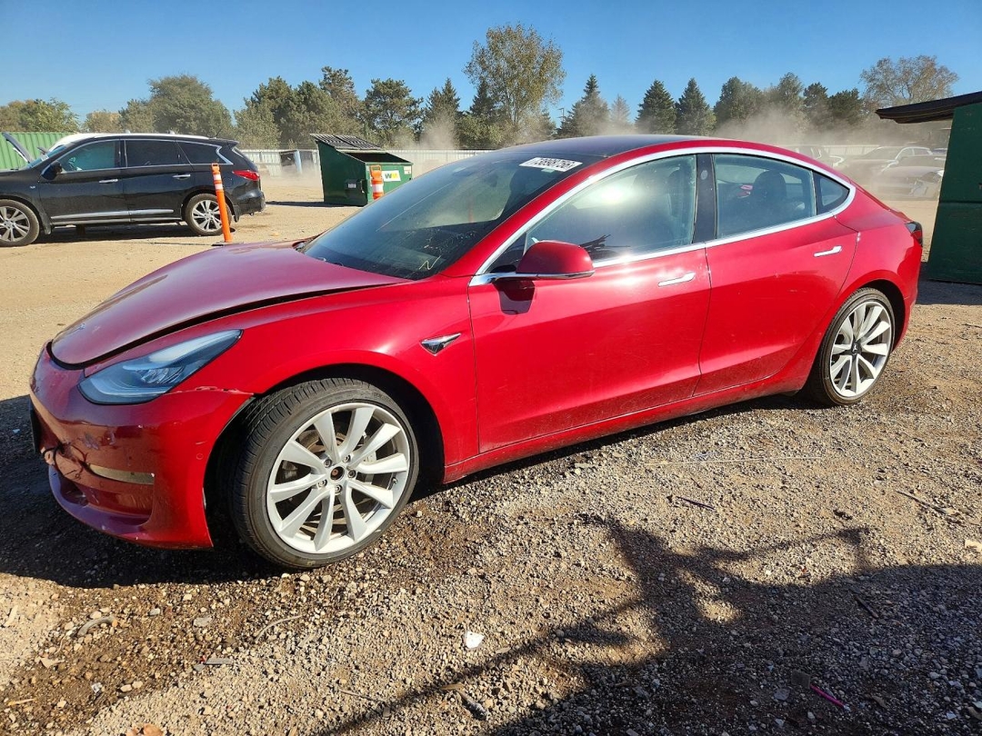Вид 2018 TESLA MODEL 3, угол 1