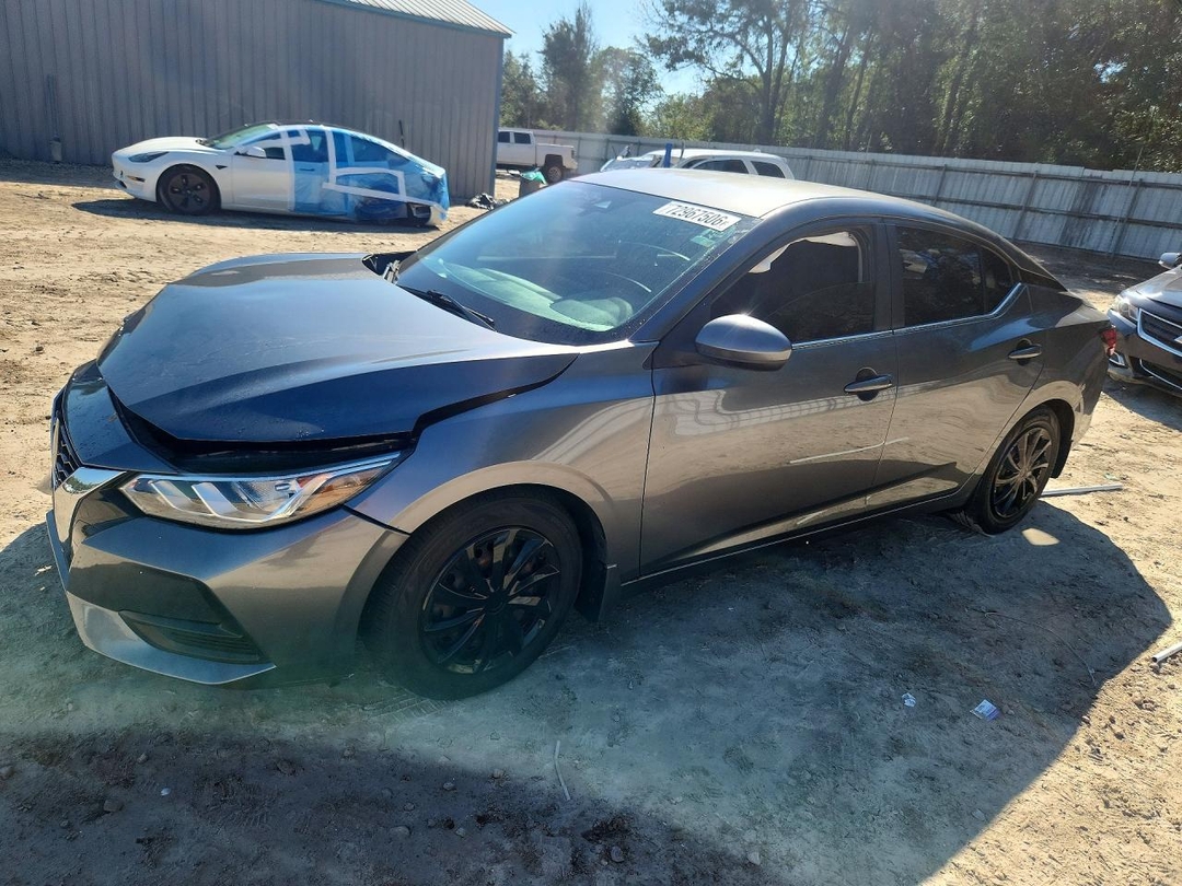 Вид 2020 NISSAN SENTRA S, угол 1