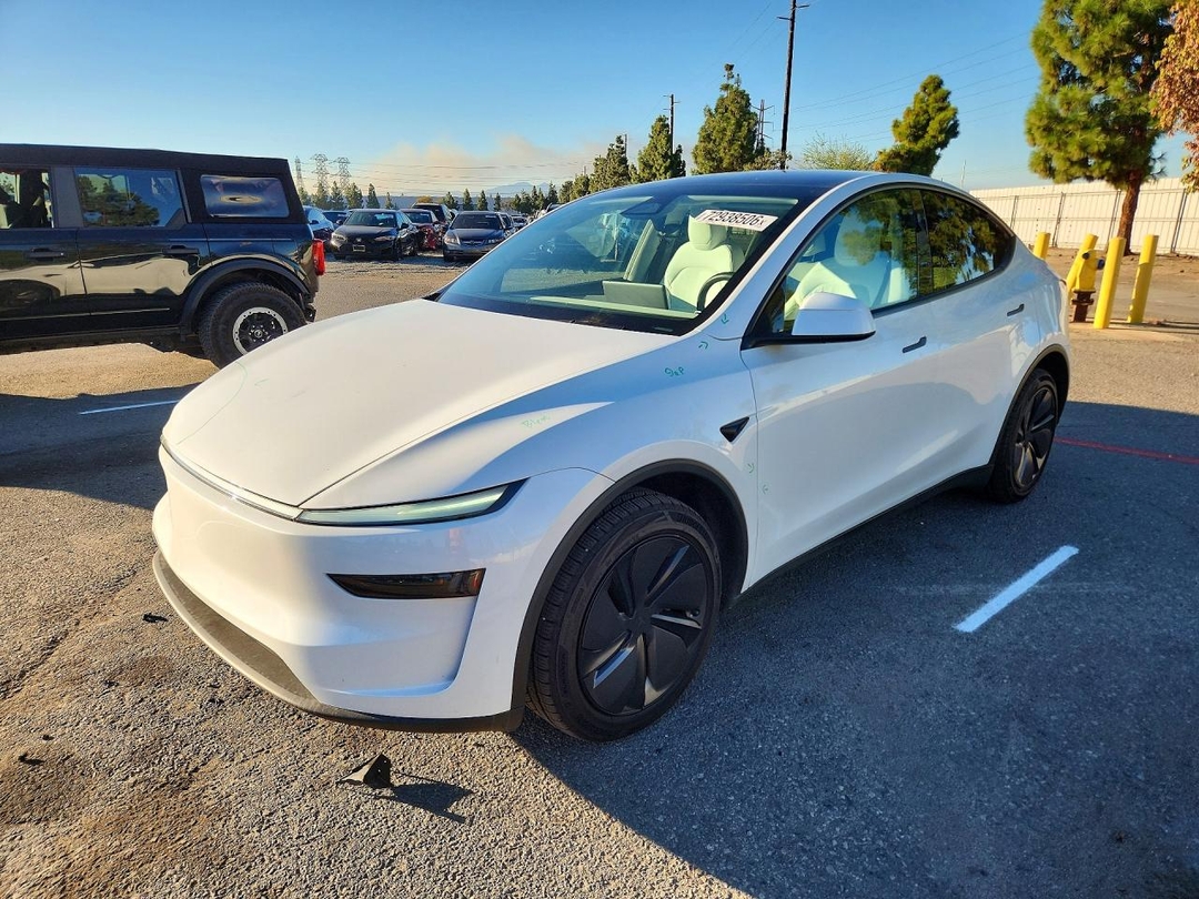 Vue de 2026 TESLA MODEL Y, angle 1