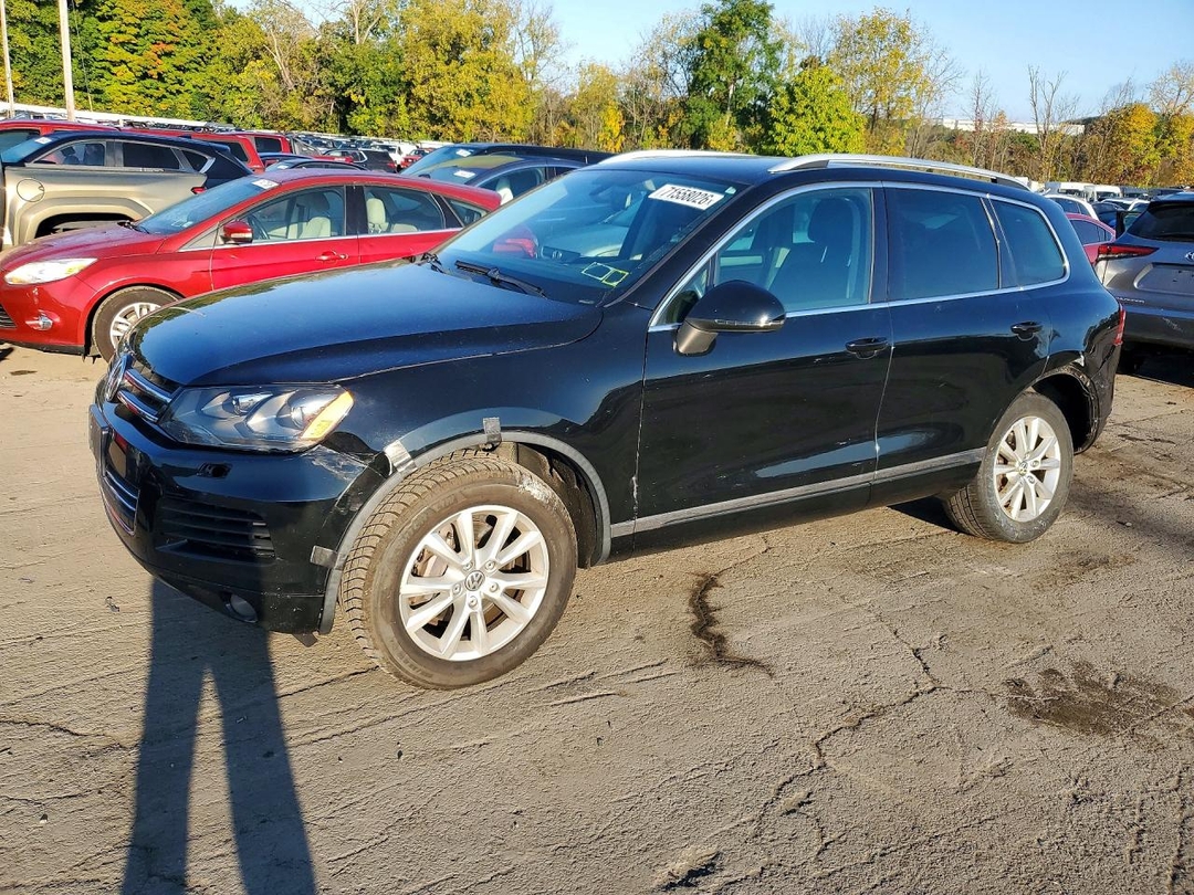 منظر 2014 VOLKSWAGEN TOUAREG V6، زاوية 1