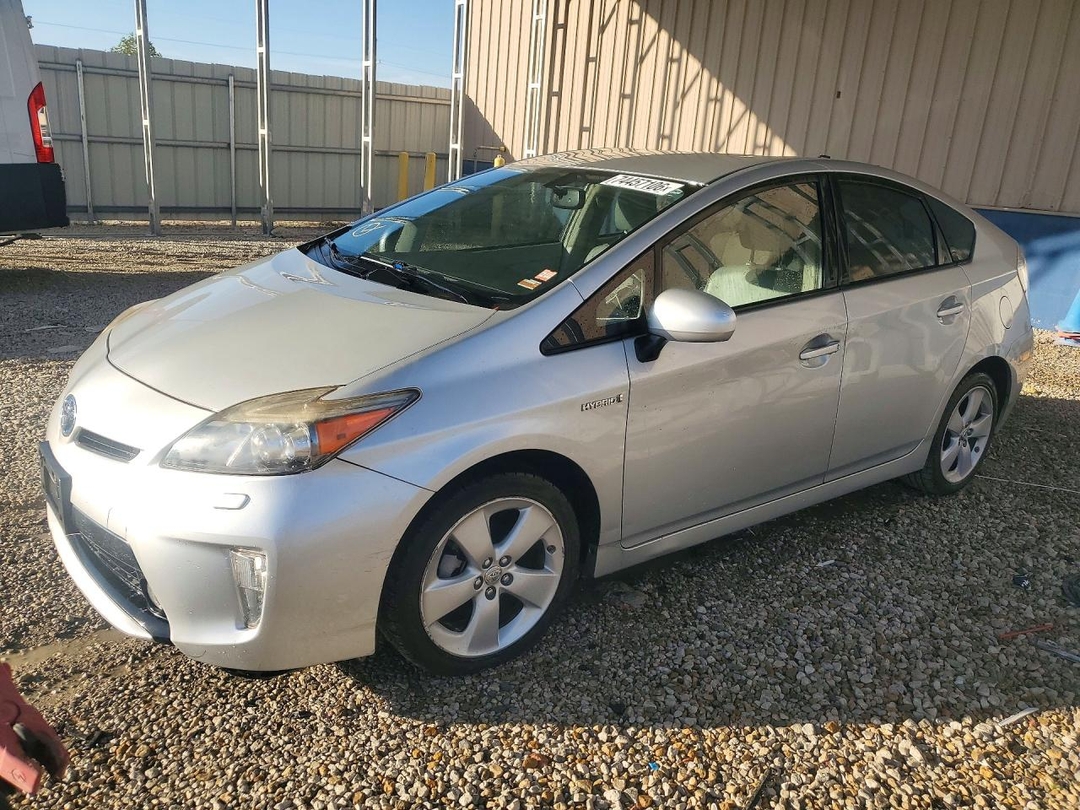 Вид 2013 TOYOTA PRIUS FIVE, угол 1