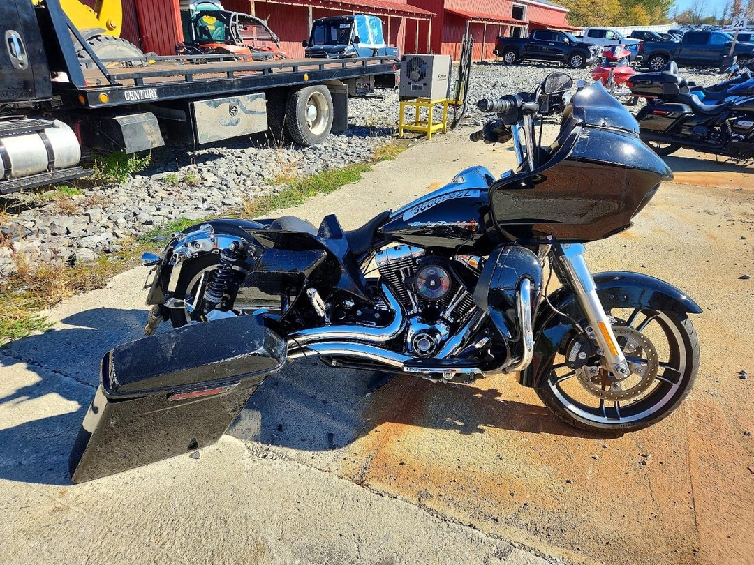 Vue de 2016 HARLEY-DAVIDSON FLTRX ROAD GLIDE, angle 1