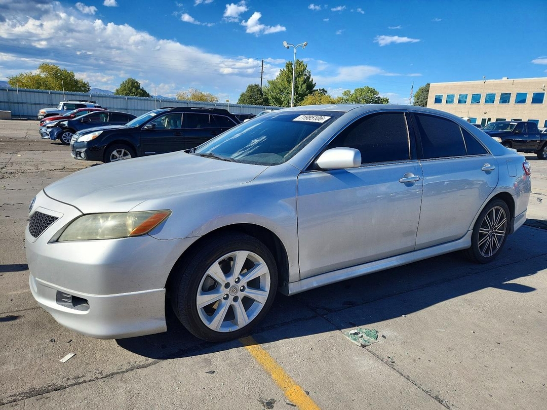 Vue de 2007 TOYOTA CAMRY SE V6, angle 1