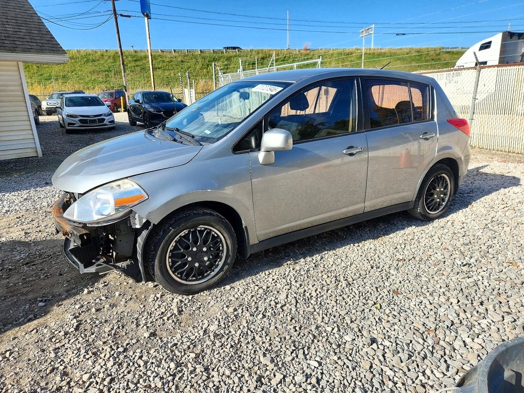 منظر 2010 NISSAN VERSA 1.8 S، زاوية 1