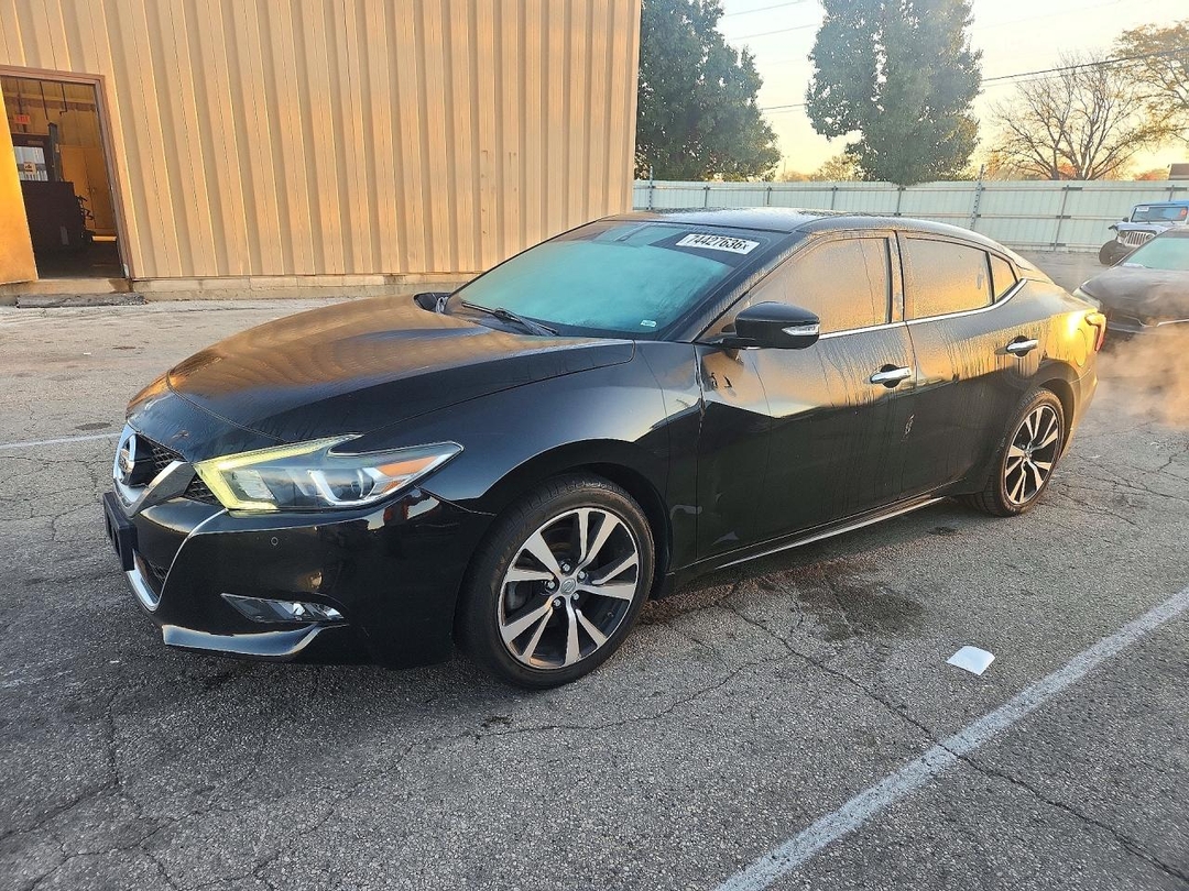 Vue de 2017 NISSAN MAXIMA 3.5 SV, angle 1